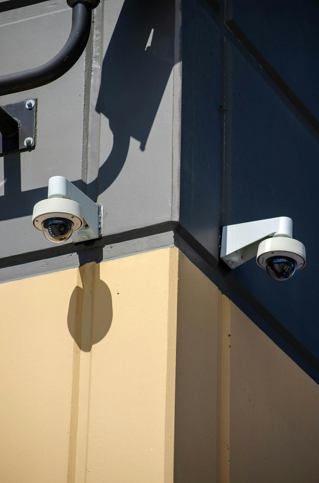 store detective monitoring shoppers